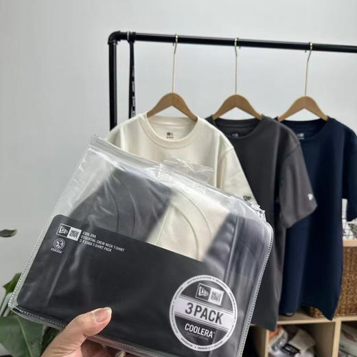 原单正品纽亦华三件装T恤礼包，出口韩国订单。快干材质。

尺码:S/M/L/XL/XXL 五码可选

规格:一包三件(灰褐色 藏青色 米白色)

原价99000韩元 商品图3