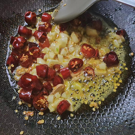 【贵州干辣椒&辣椒面&油泼辣椒】选用的子弹头，是朝天椒的一种，因其“品味温醇、香辣协调”，成为辣椒界的“傲骄”。 商品图5