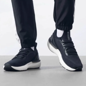 【12.13圣诞专享礼遇】
安德玛UA春夏Shift男子运动跑步鞋跑鞋3027776-001