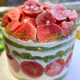 青提芭乐蛋糕（提前2天预定）抹茶胚；青提和芭乐夹心