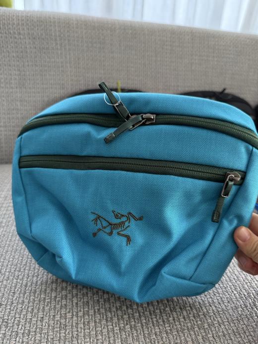 点此购买 始祖鸟mantis 2L男女款挎包 QK 309826 商品图13