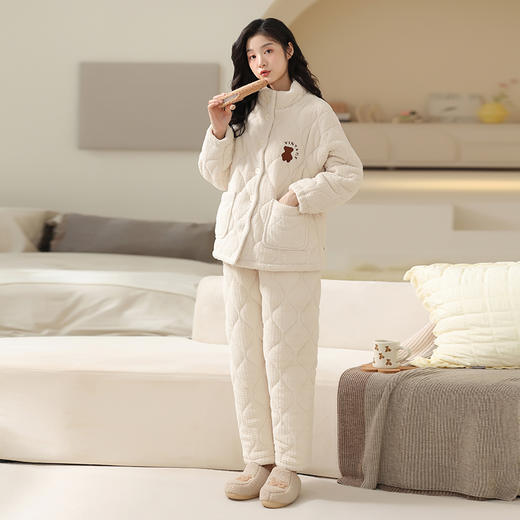 洁丽雅冬款加厚夹棉睡衣女士冬天三层加厚保暖珊瑚绒家居服套装 商品图3