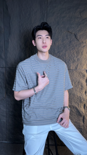 早春新款时尚个性韩版撞色条纹圆领短袖T恤休闲简约百搭套头上衣