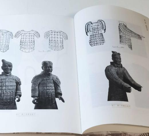 特装本，刷边+签名+钤印！！《中国甲胄史》（全两册）32开，龚剑著，中华书局2025年1月一版一印，590+580页，定价：188，售价：188 商品图9