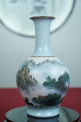 粉彩山水黄山清凉台赏瓶