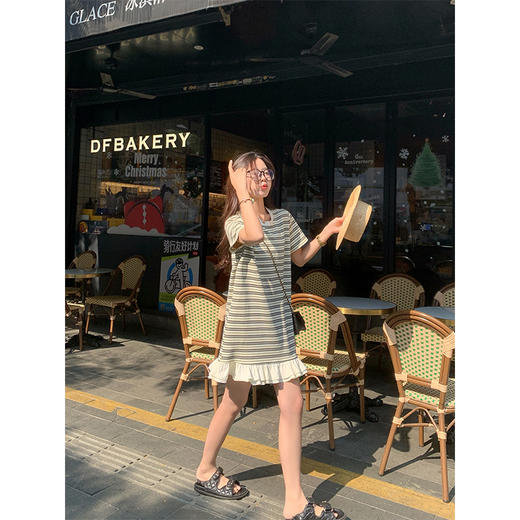 <曾小咸推荐>设计感下摆拼接条纹短袖连衣裙 商品图3