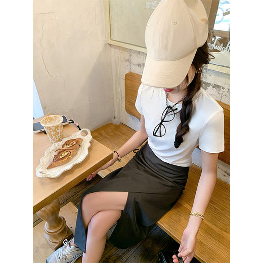 <曾小咸推荐>韩版气质高腰灰色开叉半身裙 商品图3