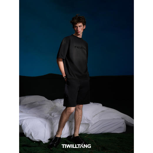 启世录TIWILLTANG“雾影渐浸”喷色油墨印花圆领短袖t恤 商品图2