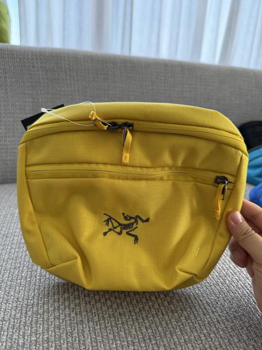 点此购买 始祖鸟mantis 2L男女款挎包 QK 309826 商品图12