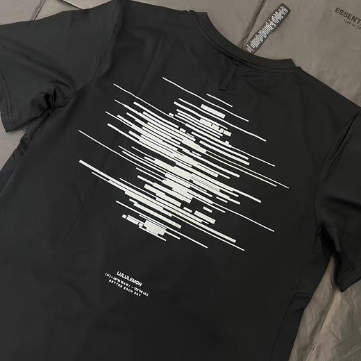 正品LuLu露露 综训速干短袖，男女同款.孟加拉产
黑色S-XL白色XL无吊牌 商品图4