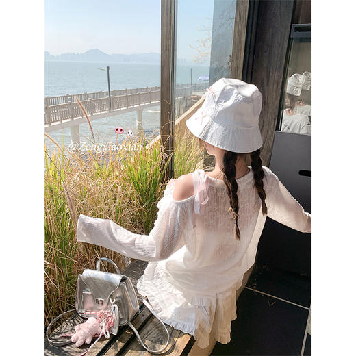 <曾小咸推荐>甜系设计感侧边露肩印花长袖T恤 商品图4