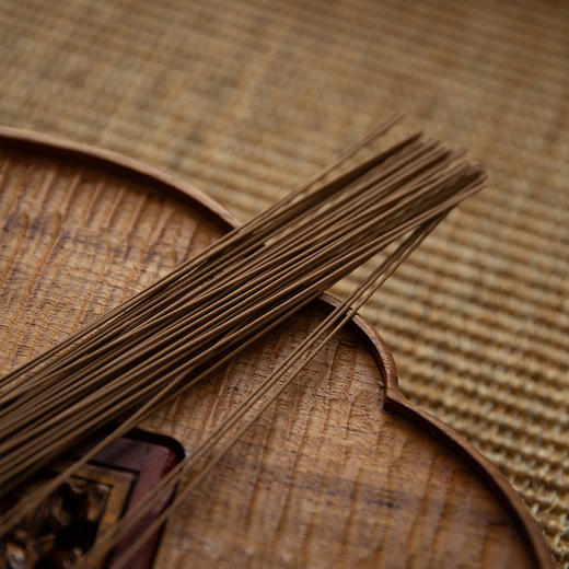 【7天发货】【娘娘甄选】 | 海南蜜糖沉香【赠黄铜香插】·天然线香10克·约60支·92%沉水沉香粉8%粘粉·本品不参与满赠满减 商品图2