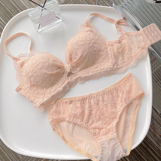 【穿出性感日系漫画胸】法式轻氧棉软软糯糯小胸穿也服帖聚拢，加宽侧翼+蕾丝遮挡收副乳，防下垂无钢圈上托文胸罩套装QQ 商品图8