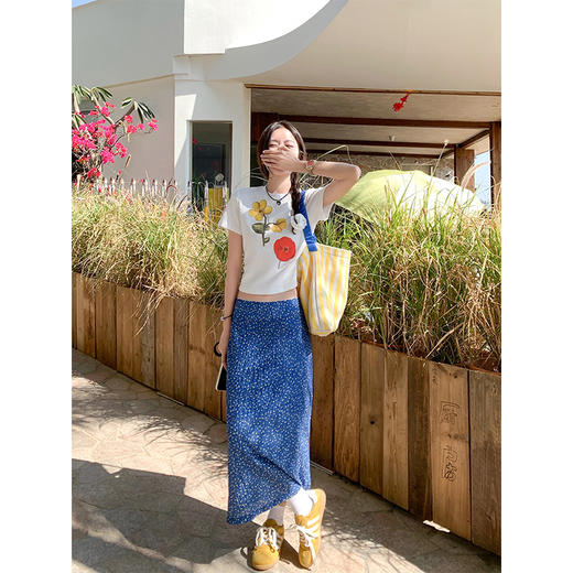 <曾小咸推荐>蓝色碎花半身裙印花短袖T恤 商品图0