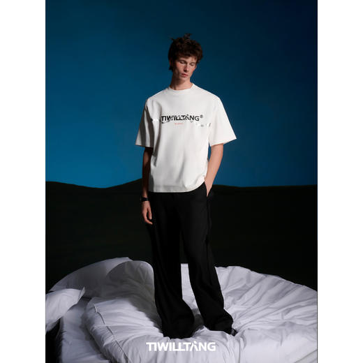 启世录TIWILLTANG“裂银映隙”刷银厚板印花logo短袖圆领t恤男 商品图4