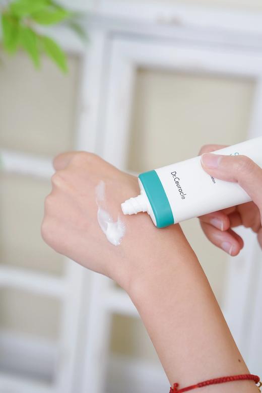 3折抢韩国医美级防晒霜，?SPF50，PA++++，?韩国首个医疗护肤品牌Dr.Ceuracle舒罗蔻，敏感肌油皮干皮皆可用！ 官网140/支，本团99买一送一！ 商品图2