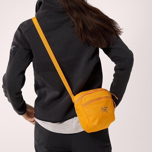 点此购买 始祖鸟mantis 2L男女款挎包 QK 309826 商品图1