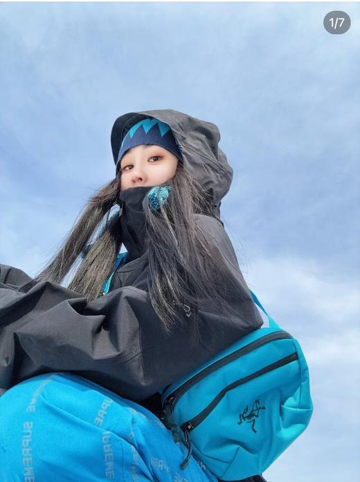 点此购买 始祖鸟mantis 2L男女款挎包 QK 309826 商品图9