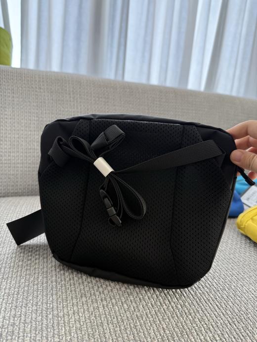 点此购买 始祖鸟mantis 2L男女款挎包 QK 309826 商品图11