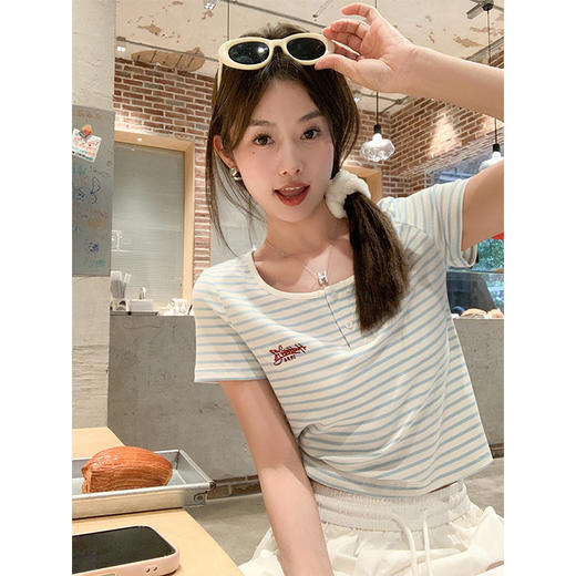 <曾小咸推荐>小清新蓝色条纹红色绣花短袖T恤 商品图0