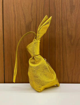 Jil sander 哈哈爆款🐰福袋兔子包🌍满世界求的金色也有哎。抓住机会，好折扣1380元