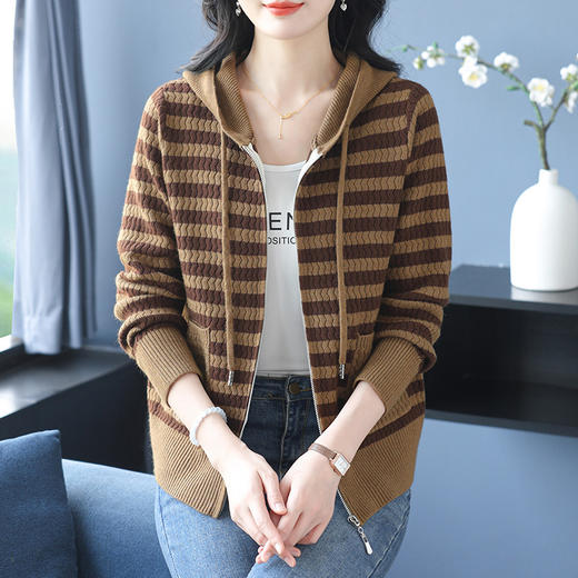 CC-5-6355春秋显白宽松中老年人短款针织开衫百搭通勤连帽外套上衣 商品图2