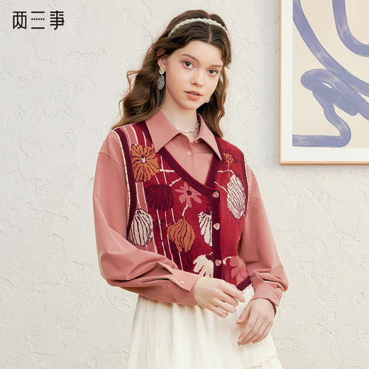 两三事 红莓夕霞 2025春季新款复古针织花卉拼接假两件衬衫女宽松S25CC453 商品图0