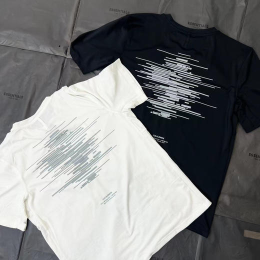 正品LuLu露露 综训速干短袖，男女同款.孟加拉产
黑色S-XL白色XL无吊牌 商品图0