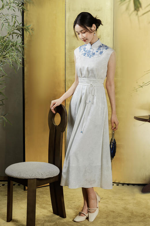 逸红颜明月优选#淡雅青花瓷「芙桑」新中式醋酸连衣裙，配有一条本布宽边腰带 商品图2