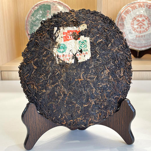 【品质好茶】2003年勐海茶厂301批绿色生态青饼357克普洱老生茶    纯正广东干仓茶香韵好   虽然绵纸表面有破洞不好看   但纯广东干仓转化出来了非常好的味道 标价为一片的价格 商品图10