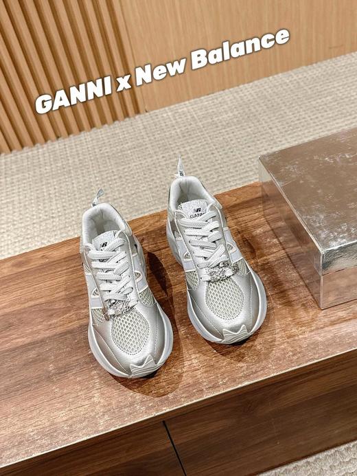 Ganni*NewBalance这款联名中国限定款蛋壳鞋银粉色的休闲运动鞋（HC） 商品图0