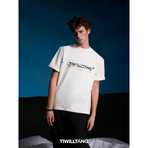 启世录TIWILLTANG“裂银映隙”刷银厚板印花logo短袖圆领t恤男 商品图1