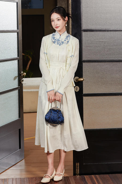 逸红颜明月优选#瓷韵织梦开衫「春明」羊毛混纺细闪蝴蝶纱线，蓝白青瓷配色清雅脱俗 商品图6