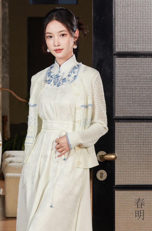 逸红颜明月优选#瓷韵织梦开衫「春明」羊毛混纺细闪蝴蝶纱线，蓝白青瓷配色清雅脱俗 商品图0