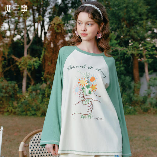 两三事 遁入花境 2025春季新款休闲拼色插肩袖印花刺绣t恤女宽松S25CT444 商品图0