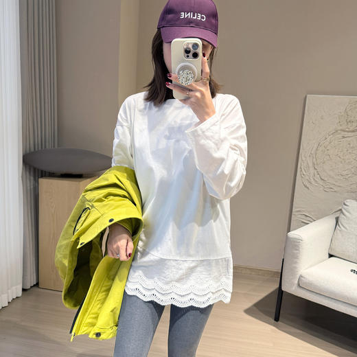 2025新款春日来信花边屁帘打底衫 中长过臀开叉遮肉宽松荃棉长袖白T 商品图0