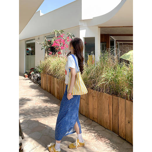 <曾小咸推荐>蓝色碎花半身裙印花短袖T恤 商品图4