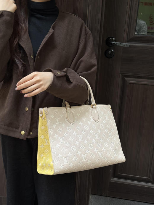 正品二手 Lv on the go 杏灰印花 牛皮 中号 单肩包 商品图1