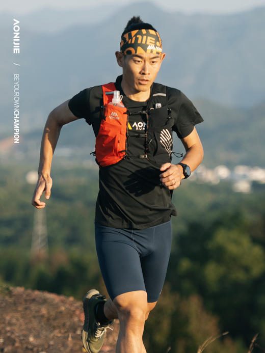 奥尼捷新款越野包时尚拼色轻量跑步登山徒步背包水袋背包10L黑白黑红宝蓝冠军包，搭配杖包免费送，黑白两色随机送 商品图1