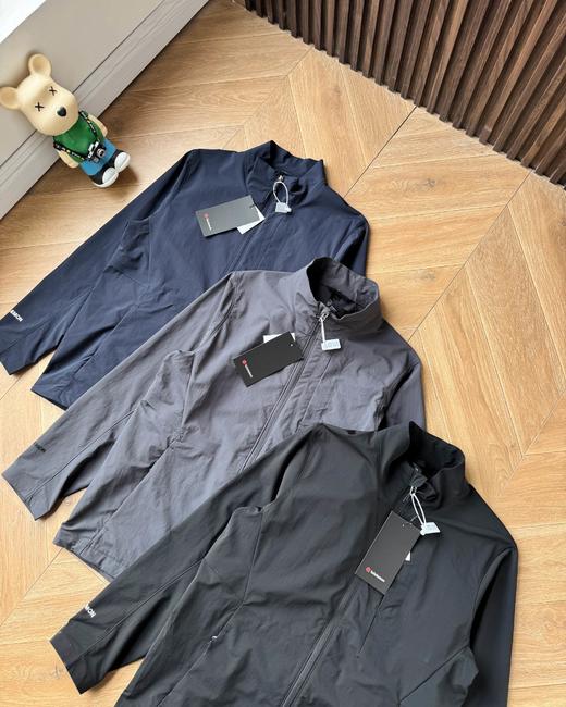 点此购买 lululemon初春男士户外休闲轻薄型户外夹克外套 LL 309878 商品图5