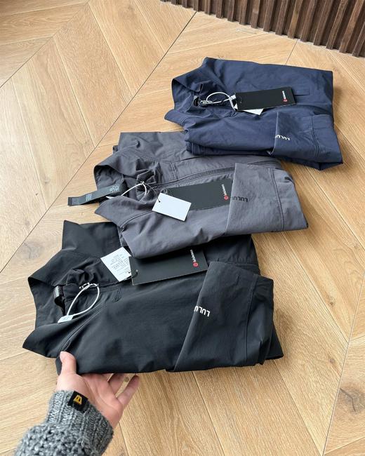 点此购买 lululemon初春男士户外休闲轻薄型户外夹克外套 LL 309878 商品图6