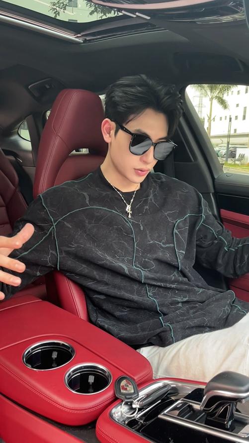 T2218早春新款时尚个性立体明线撞色圆领长袖T恤百搭高级感设计上衣 商品图0