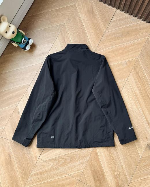 点此购买 lululemon初春男士户外休闲轻薄型户外夹克外套 LL 309878 商品图4