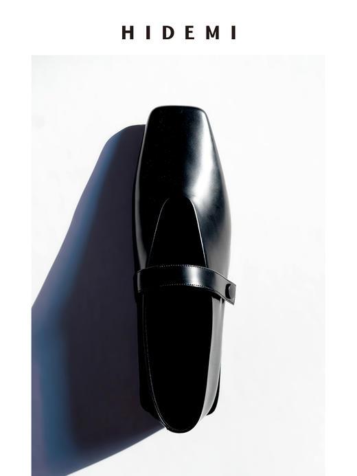 HIDEMI 极简方头进口小牛皮搭襻式玛丽珍平底鞋 黑色/白色 商品图5