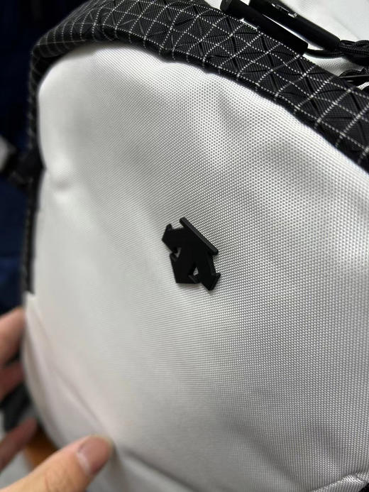 正品迪桑特descente 通用 双肩包迪桑特滑雪背包
三个颜色 白色 黑色 蓝色 商品图6