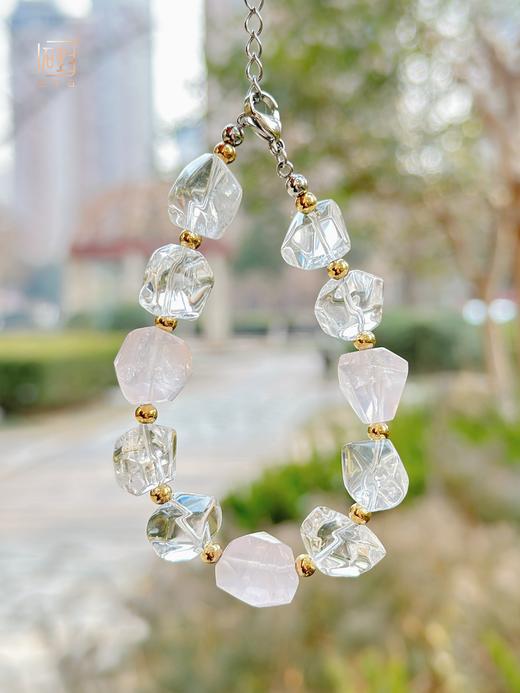 三生石本色 粉白水晶随形刻面手链 商品图0