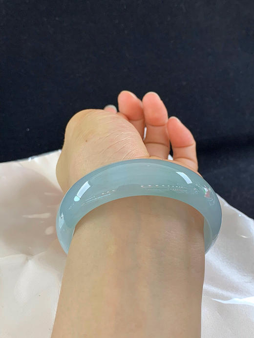 612275，59.5圈口，冰晴正圈平安镯，晴水蓝底色，飘色线，底子冰润 商品图5