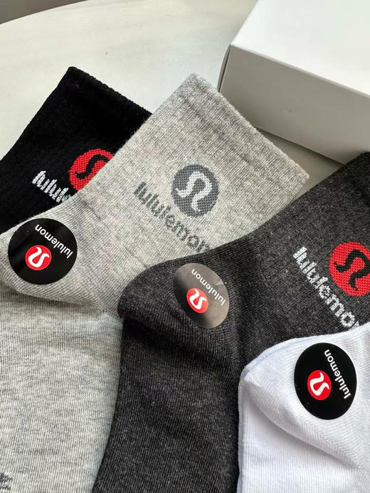 外贸原单正品新款lulu男女运动短袜棉线袜子透气露露潮牌字母短筒棉袜，男款39-45，女款35-40
一盒五双 商品图7