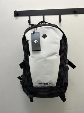 正品迪桑特descente 通用 双肩包迪桑特滑雪背包
三个颜色 白色 黑色 蓝色