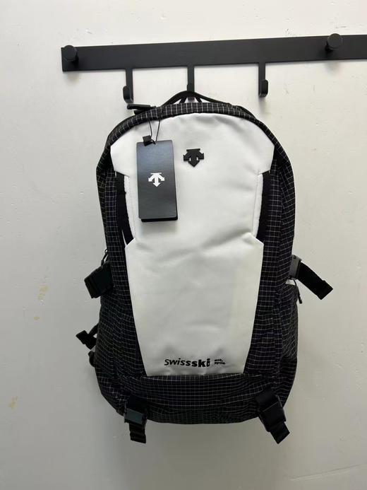 正品迪桑特descente 通用 双肩包迪桑特滑雪背包
三个颜色 白色 黑色 蓝色 商品图0